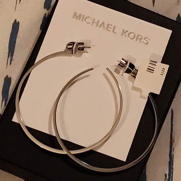 NWT!! MICHAEL KORS Silver Hoop Earrings - Picture 1 of 9